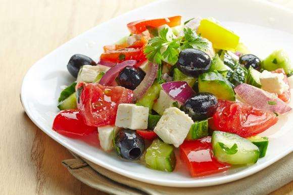 Receita de Salada Grega Low Carb para Almoço