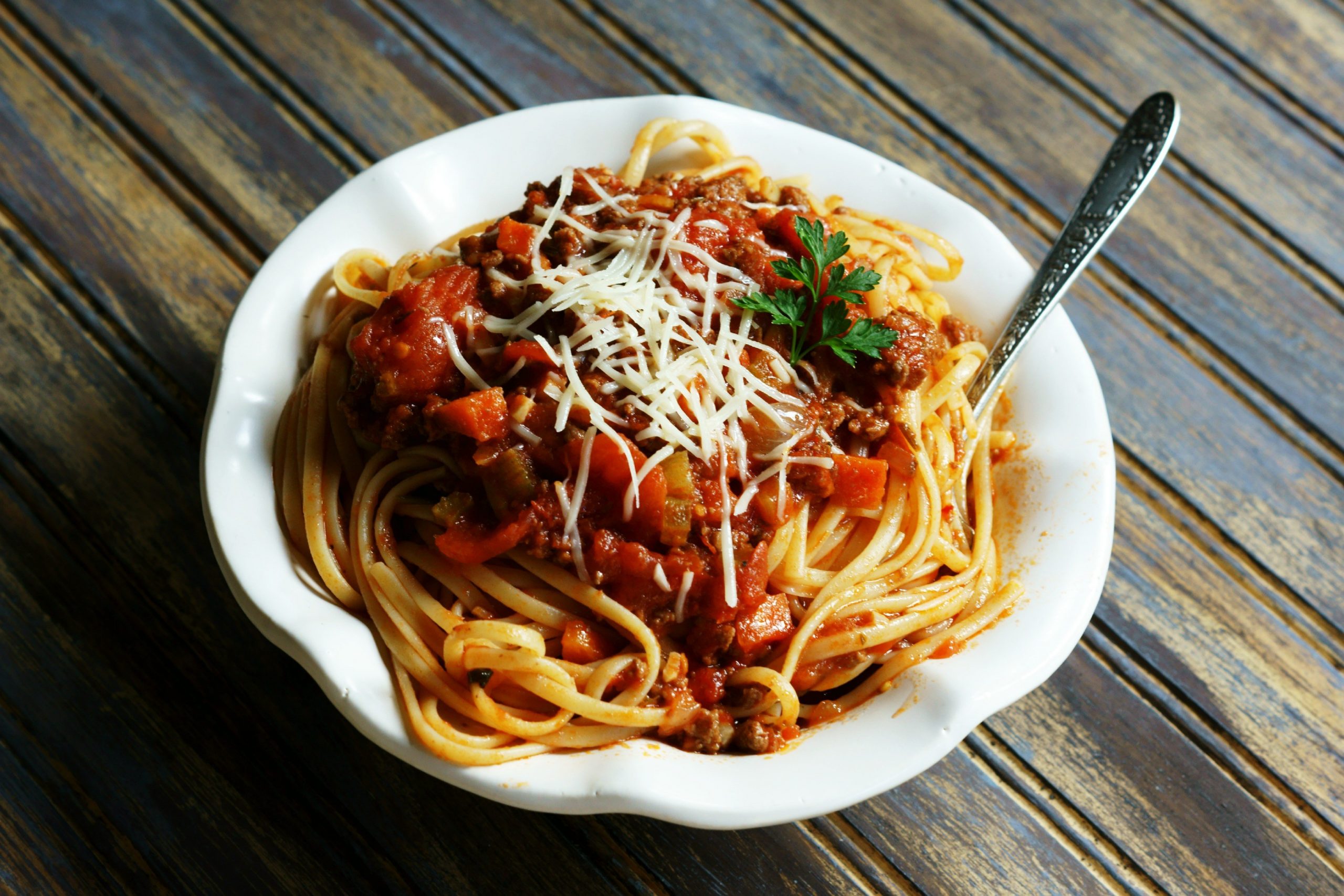 Receita de esparguete à bolonhesa para almoço rápido e simples