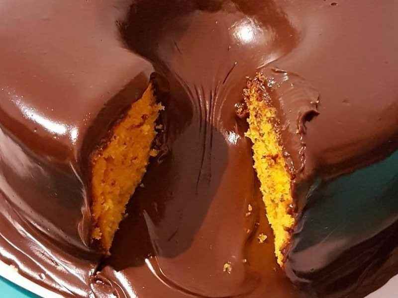 Receita de Bolo de Cenoura Vulcão com Chocolate 