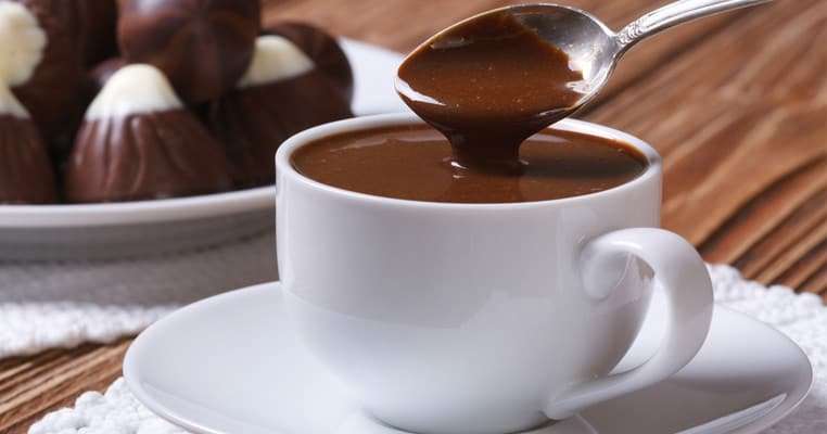 Receita de Chocolate Quente Sem Leite Condensado e Creme de Leite