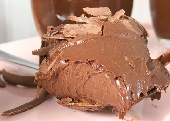 Receita de Mousse de chocolate cremosa super fácil e Simples