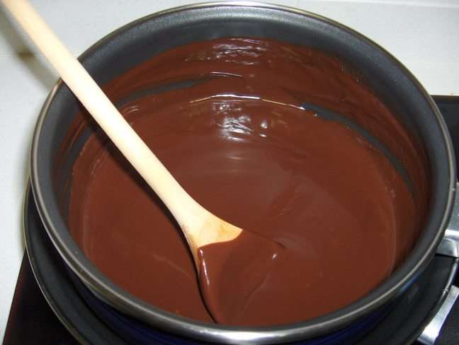 Receita de Cobertura de chocolate Fácil e Rápida