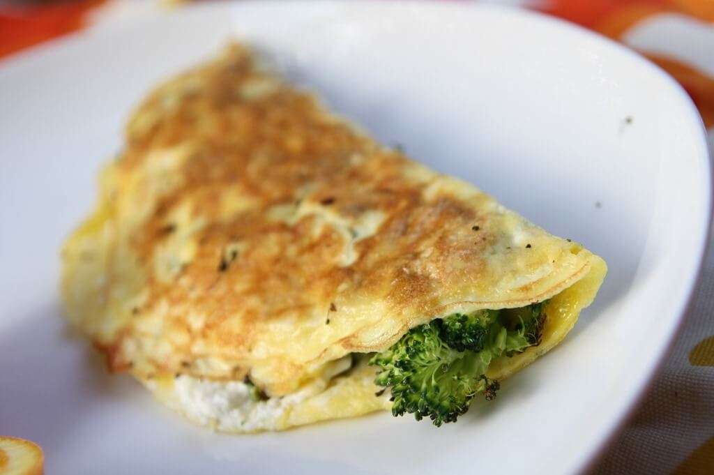Receita de omelete low carb com brócolis
