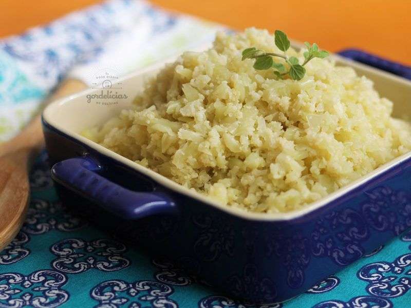 Receita de arroz de couve-flor low carb com carne e brócolis
