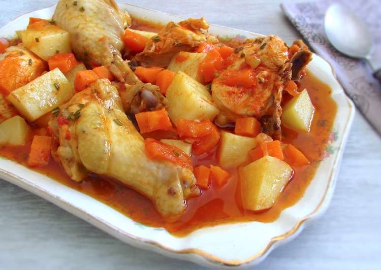 Receita de Frango estufado com batatas e cenouras