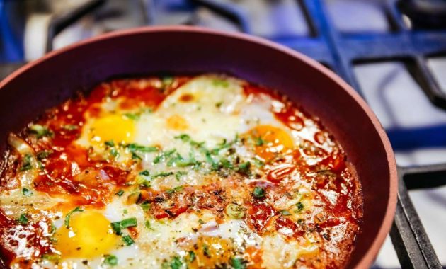 Receita de Omelete de Forno com Linguiça e Bacon Fácil
