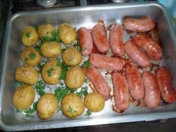 Receita de Linguiça com Batatas Assadas no forno
